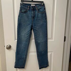 CELLO Straight Leg Jrs high rise Jeans/ frayed hem, slit